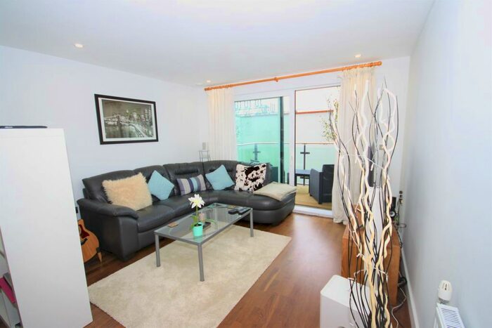 2 Bedroom Detached House To Rent In Wharf Road, Greenwich, SE8