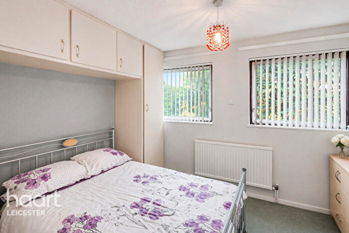 3 Bedroom Town House For Sale In Mossgate, Leicester, LE3