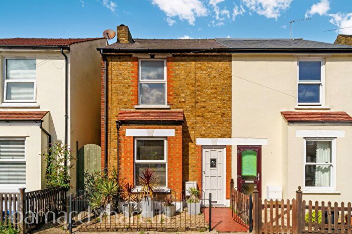 3 Bedroom Semi-detached House For Sale In St. Georges Road, Hanworth, TW13