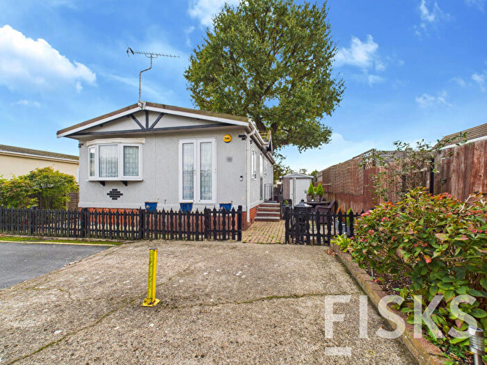 2 Bedroom Park Home For Sale In Kingsleigh Park Homes, Benfleet, SS7