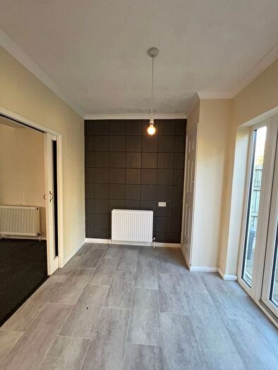 3 Bedroom End Of Terrace House To Rent In Hainault Rd, RM5