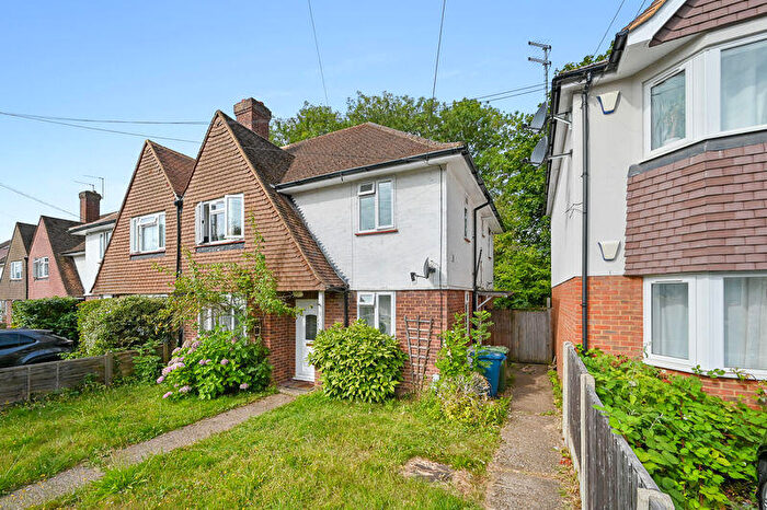 2 Bedroom Maisonette For Sale In Woodridings Close, Pinner, HA5
