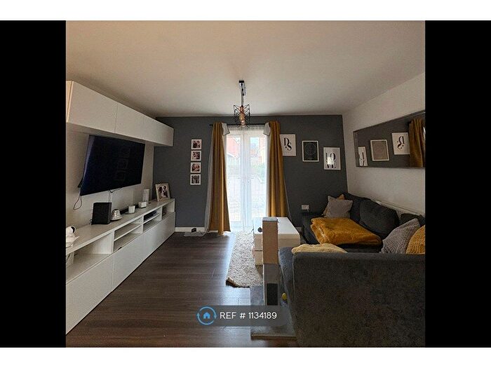 2 Bedroom Flat To Rent In Scott House, Epsom, KT17