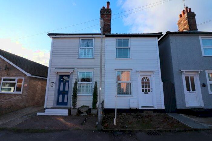 2 Bedroom Property To Rent In Lilian Road, Burnham-On-Crouch, CM0