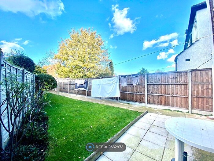 3 Bedroom Detached House To Rent In Warden Avenue, Harrow, HA2