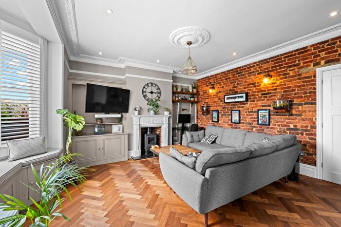 2 Bedroom Flat For Sale In Earlswood Road, Redhill, RH1