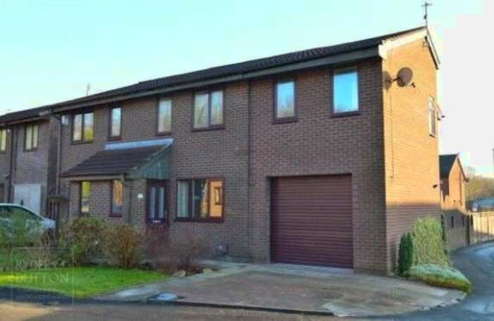 3 Bedroom Semi-Detached House To Rent In Stockton Park, Oldham, OL4
