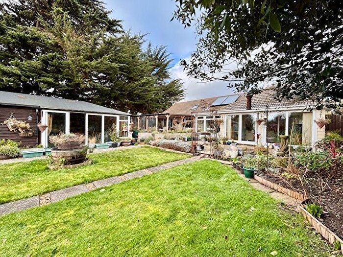 3 Bedroom Bungalow For Sale In Drift Lane, Selsey, PO20