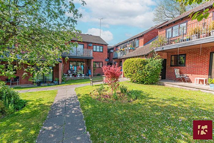 1 Bedroom Flat To Rent In Lower Broadmoor Road, Crowthorne, RG45