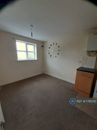 2 Bedroom Flat To Rent In Kimberworth Road, Rotherham, S61