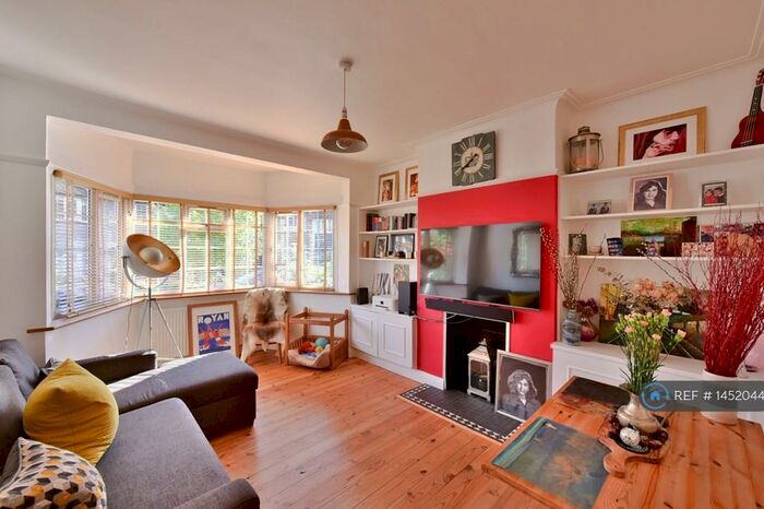 2 Bedroom Maisonette To Rent In Glenhurst Road, London, N12