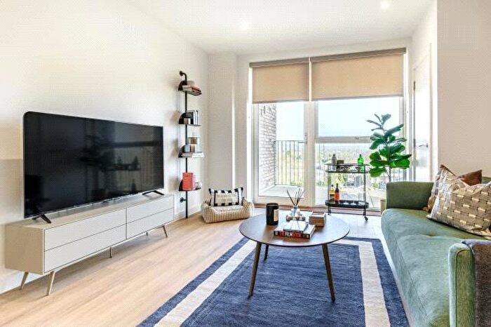 2 Bedroom Flat To Rent In Zenith House, The Way Point, Maidenhead, SL6
