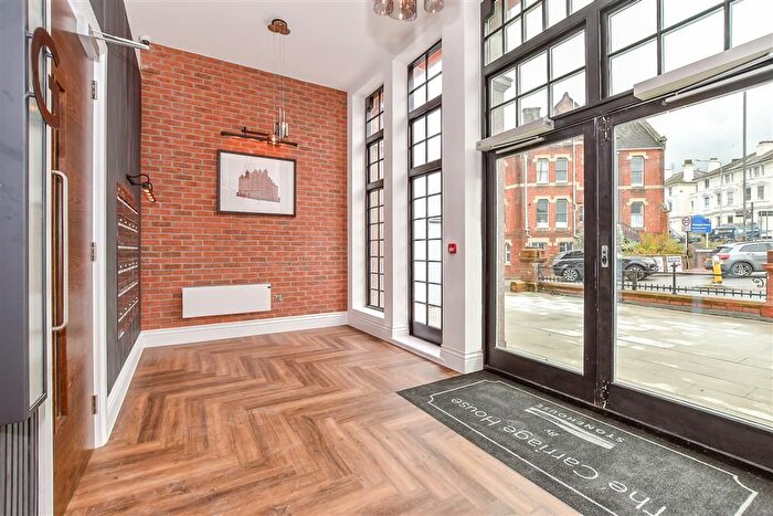 2 Bedroom Flat For Sale In Grosvenor Road, Tunbridge Wells, Kent, TN1