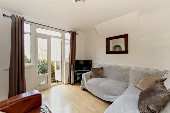 1 Bedroom Flat To Rent In Oaks Road, Kenley CR8
