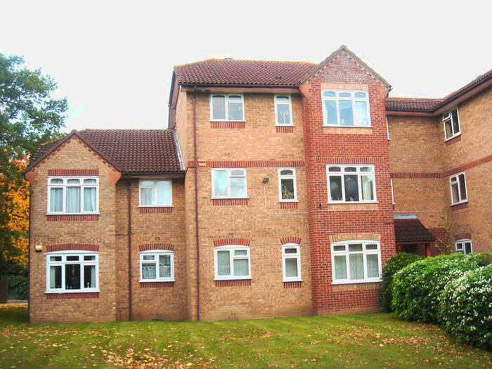 2 Bedroom Flat To Rent In Gainsborough Road, Hayes, Middlesex UB4