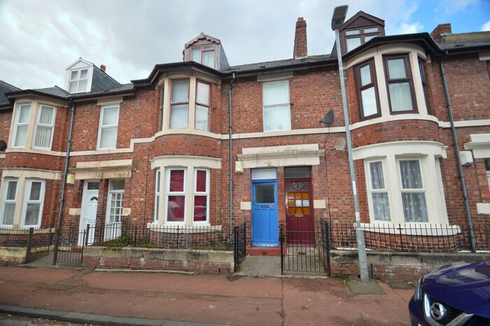 2 Bedroom Flat To Rent In Rodsley Avenue, Gateshead, NE8