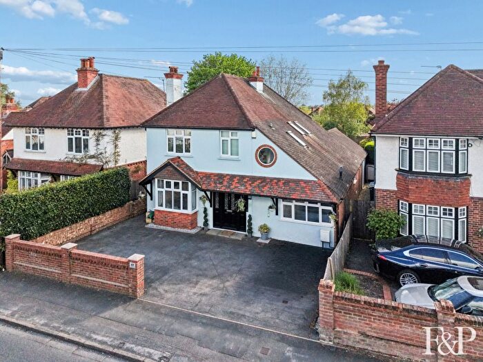 5 Bedroom Detached House For Sale In Pinkneys Road, Maidenhead, SL6