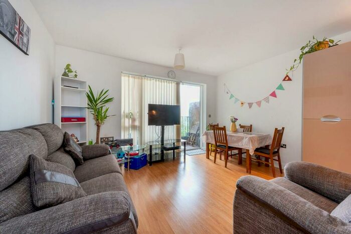 2 Bedroom Flat To Rent In Luma Apartments, Park Royal, London, NW10