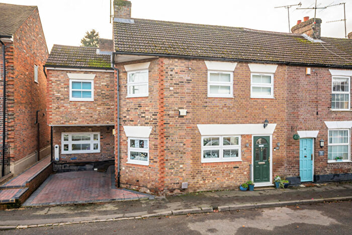 4 Bedroom Semi-Detached House For Sale In Summer Street, Slip End, Luton, Bedfordshire, LU1