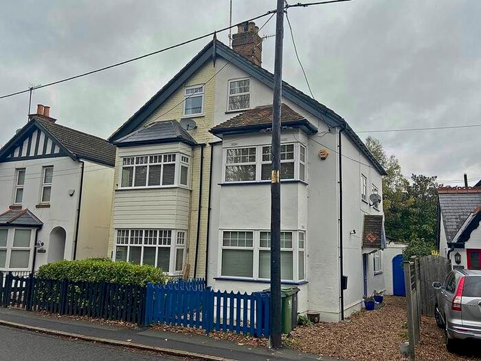 4 Bedroom Semi-Detached House To Rent In Cores End Road, Bourne End SL8