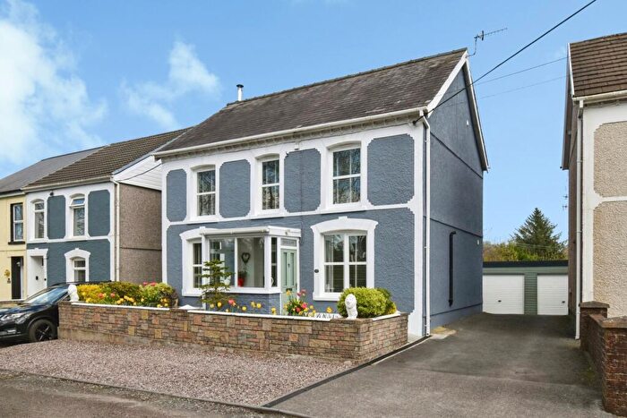 4 Bedroom Detached House For Sale In Heol Rhyd Ddu Fach, Cefn Bryn Brain, Cwmllynfell, Carmarthenshire, SA9