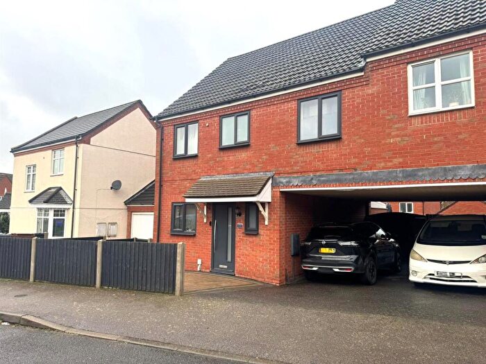 4 Bedroom House To Rent In Chatsworth Road, Corby, NN18
