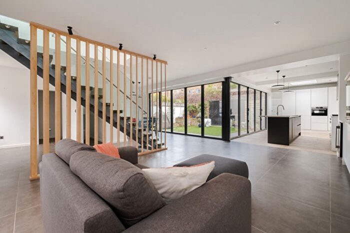 4 Bedroom Terraced House To Rent In Tottenham Road, London, N1