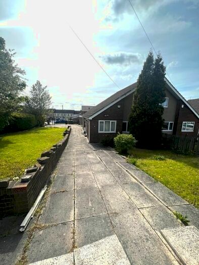3 Bedroom Bungalow To Rent In White Lee Road, Batley, WF17