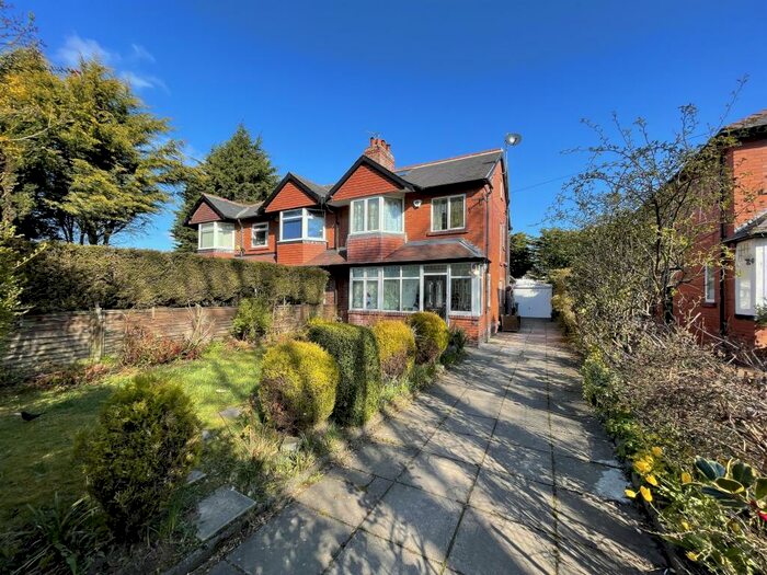 4 Bedroom Semi-Detached House To Rent In The Drive, Roundhay, Leeds, LS8