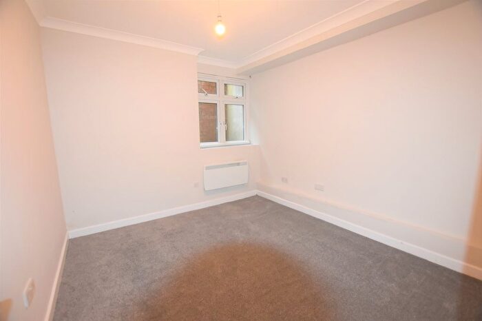 1 Bedroom Flat To Rent In Park Road, Kingston Upon Thames, KT2