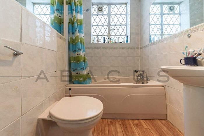 2 Bedroom Flat To Rent In Abbots Place, West Hampstead, NW6