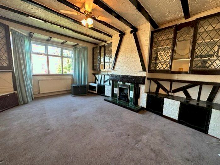 2 Bedroom Maisonette To Rent In Beechcroft Avenue, Harrow, HA2