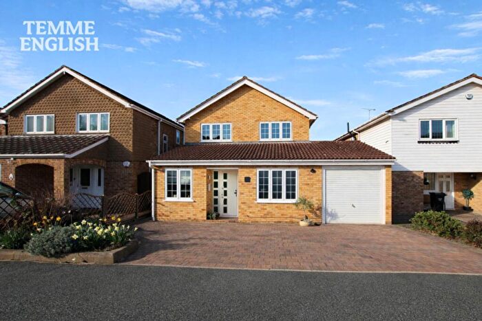 4 Bedroom Detached House For Sale In The Durdans, Langdon Hills, SS16
