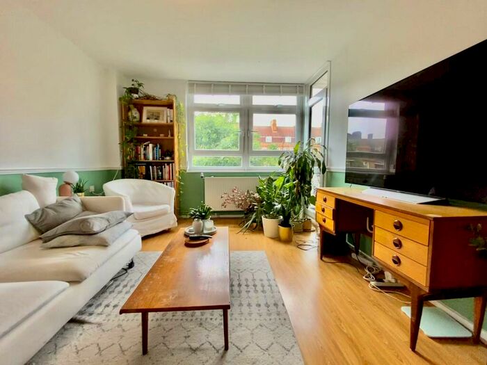 3 Bedroom Apartment To Rent In Headlam Street, London, E1