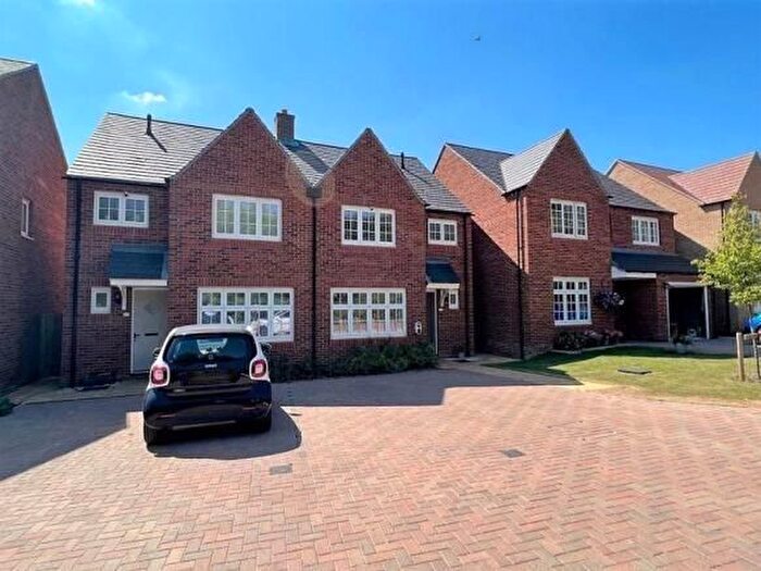 3 Bedroom Semi-Detached House To Rent In Banbury, Oxfordshire, OX16