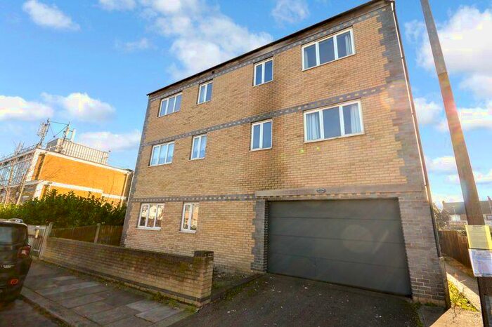 2 Bedroom Flat To Rent In Central Road, Stanford-Le-Hope, SS17