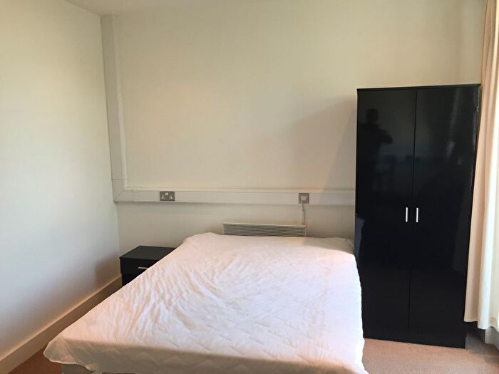 Studio To Rent In Castle Street, Swansea, SA1