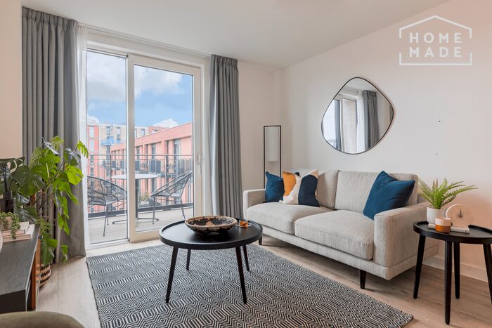 3 Bedroom Flat To Rent In Chalk, New Maker Yards, Salford, M5