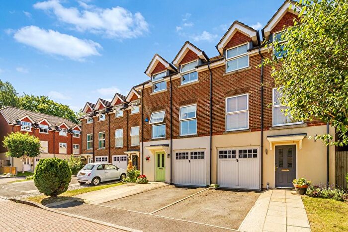 4 Bedroom Town House For Sale In Greenacres, Lower Kingswood, KT20