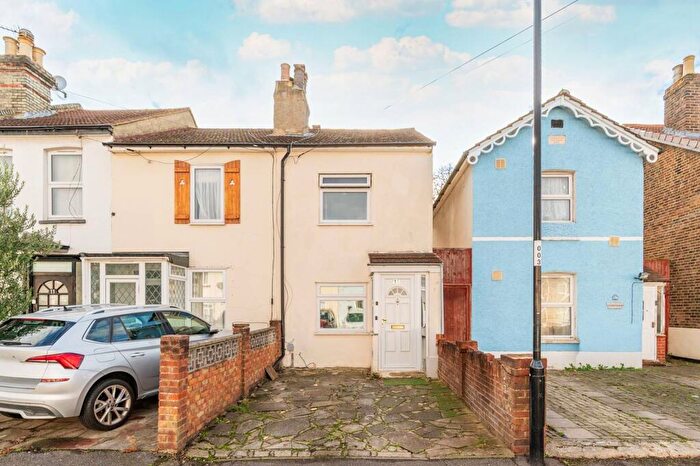 2 Bedroom House To Rent In Addington Road, Croydon, CR0