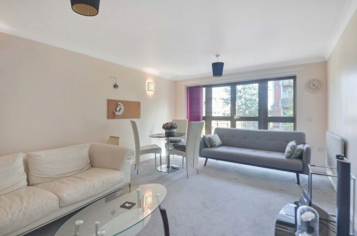 2 Bedroom Flat For Sale In Heathstan Road, London, W12
