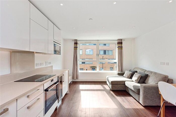 Studio To Rent In Queensland Road, London, N7