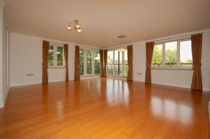 3 Bedroom Apartment To Rent In Gallery House, Copers Cope Road, Beckenham, BR3
