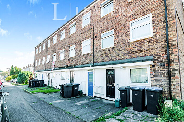 1 Bedroom Flat To Rent In Hornbeams, Harlow, CM20