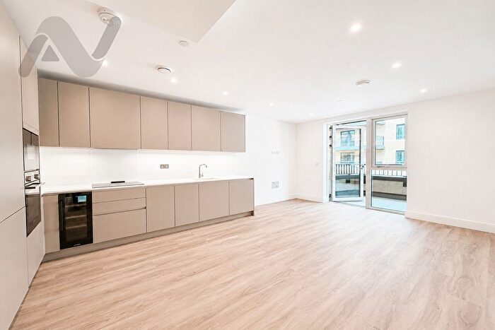 2 Bedroom Flat To Rent In Rose Square, Twickenham, TW2