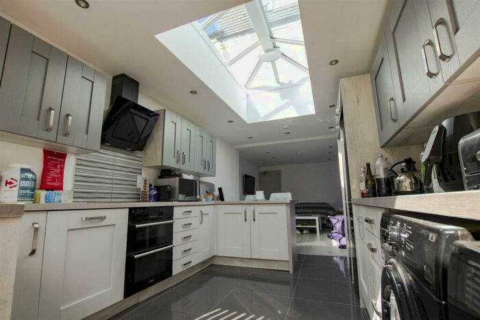 5 Bedroom House To Rent In Holly Grove, Hubert Road, Birmingham, B29