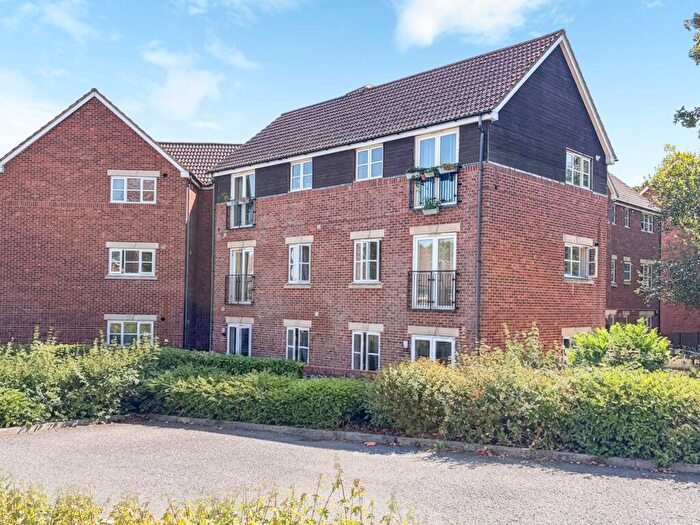 2 Bedroom Apartment For Sale In Otterburn Crescent, Oakhill, Milton Keynes, MK5