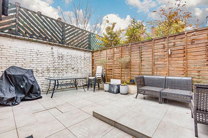 2 Bedroom Flat For Sale In Harwood Road, Fulham Broadway, SW6