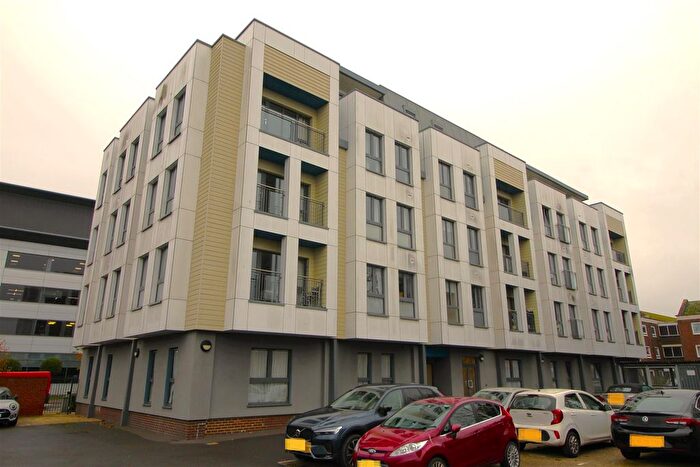 1 Bedroom Flat To Rent In New Orchard, Poole, BH15