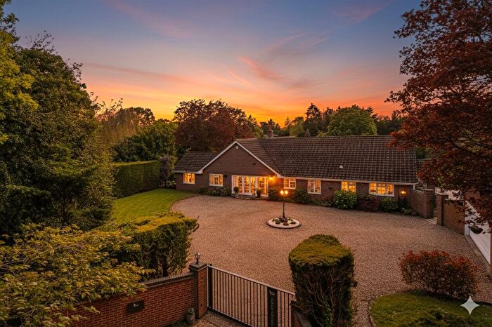 5 Bedroom Detached House For Sale In Carbinswood Lane, Bucklebury Common, RG7